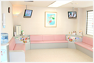 大阪インプラント：岡田歯科の待合室